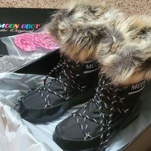 Women’s Moon Boot